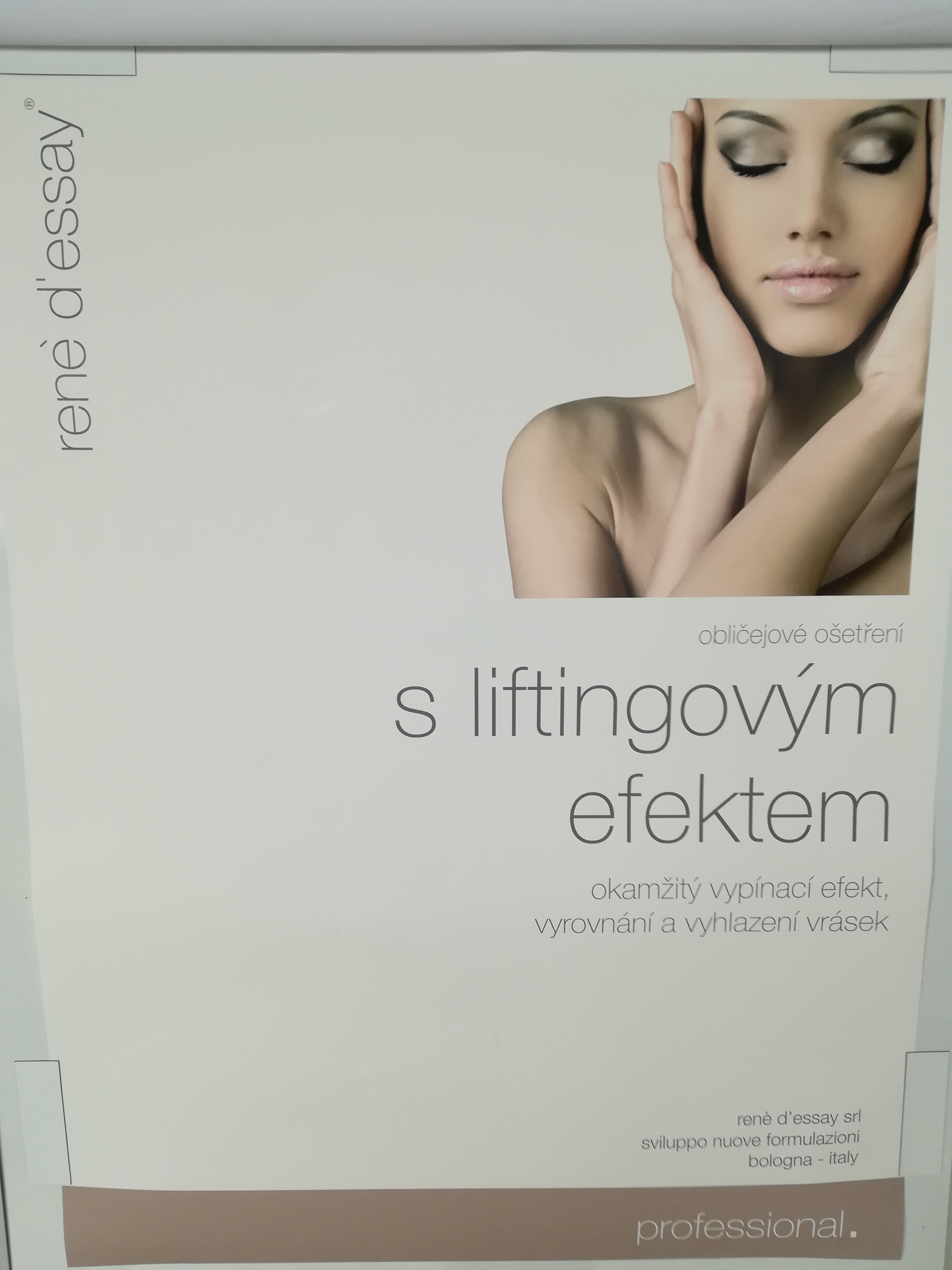 Plakát 60x80 cm s liftingovým účinkem